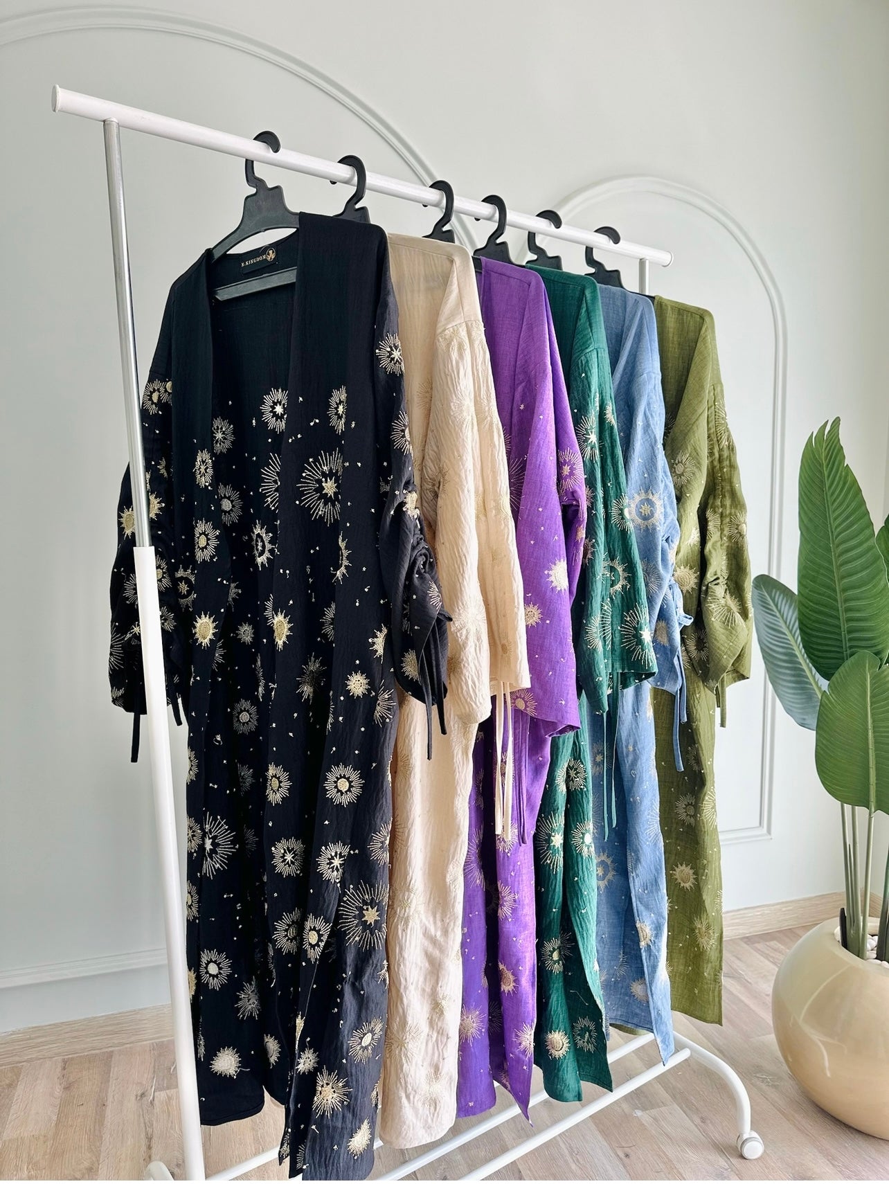 Golden Embroidered Kaftan In Olive ( item can’t be open , Refund or Exchange)