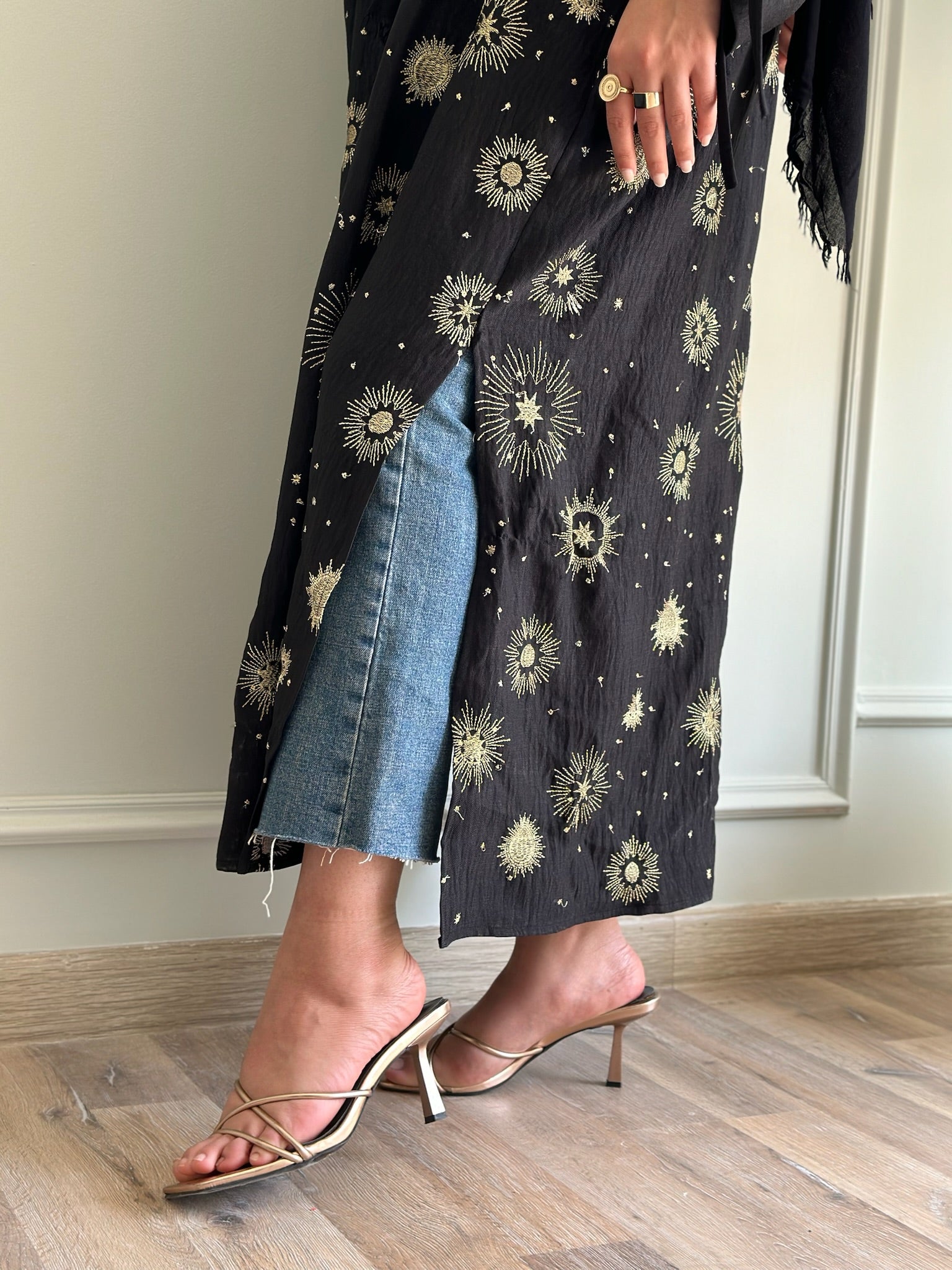 Golden Embroidered Kaftan In Black( item can’t be open , Refund or Exchange)