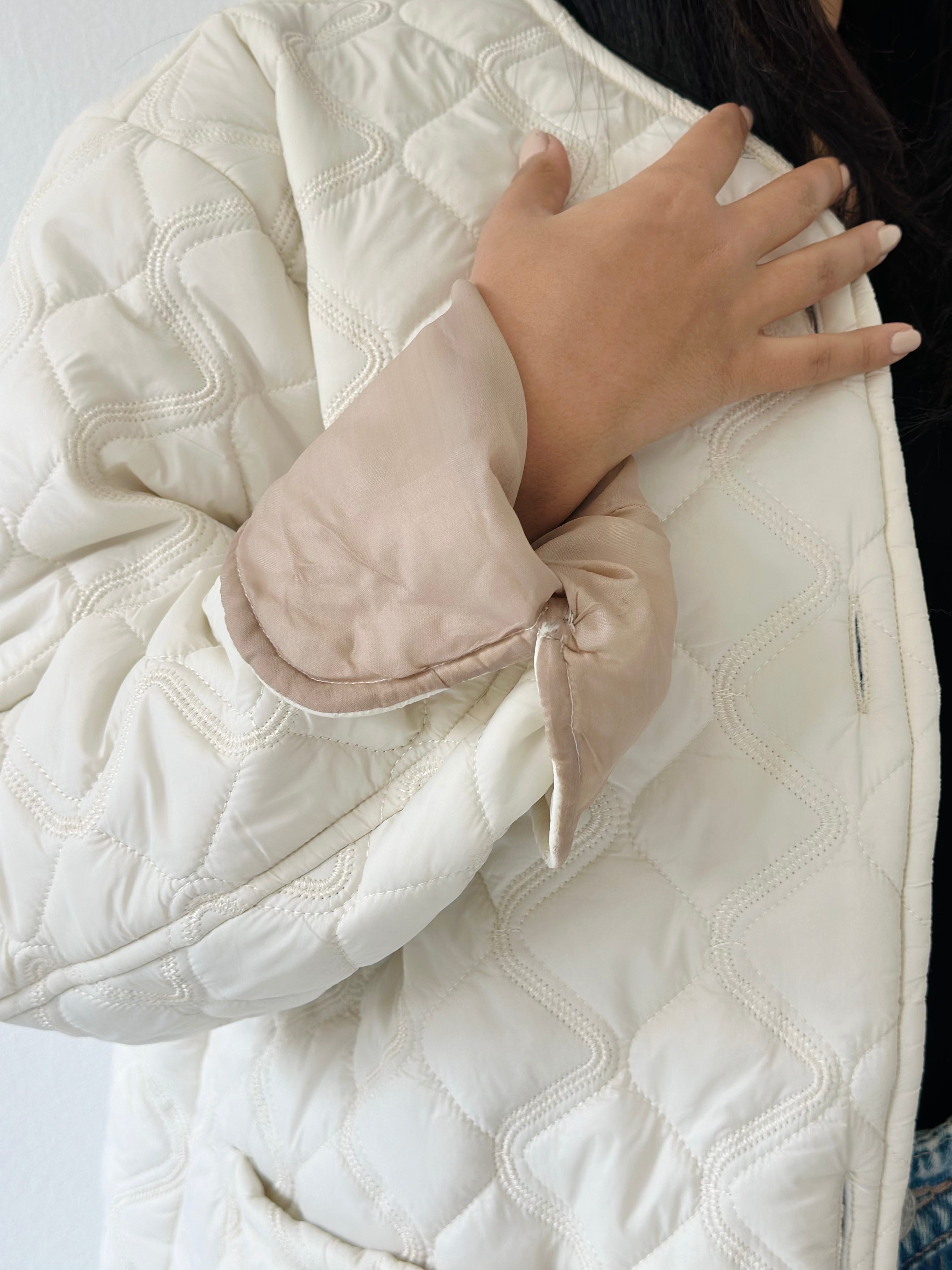 Kingdom Waterproof Jacket - Off White ( items on sale can’t be opened or Refund or Exchange)