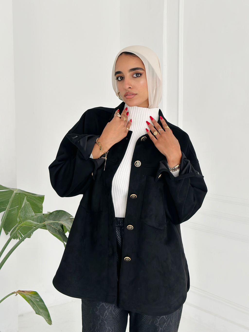 Suede jacket - Black ( items on sale cancan’t be open , Refund or Exchange)